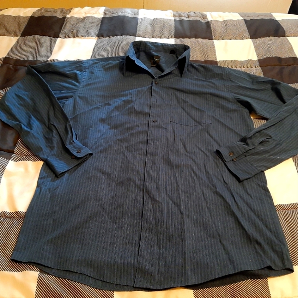 Kenneth Cole Reaction long Sleeve dress shirt (Preowned/ size Large)